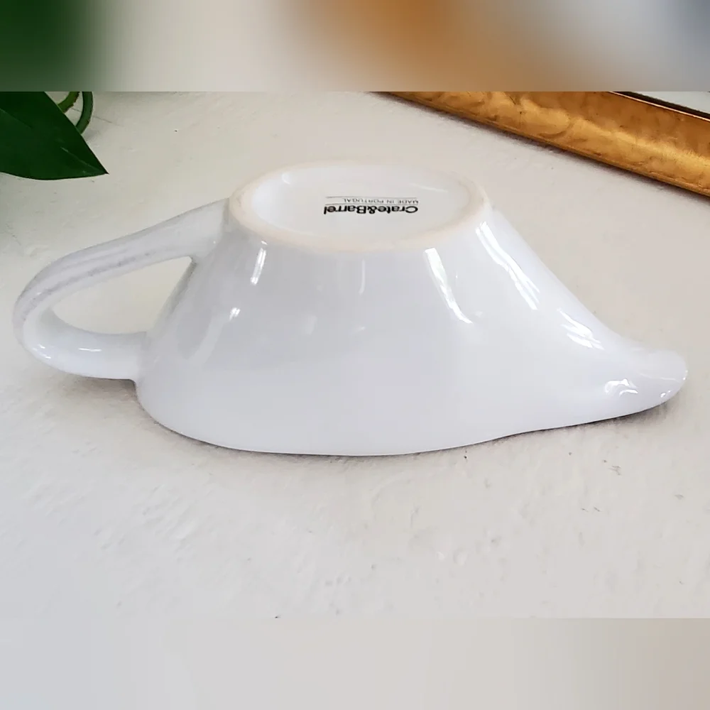 Crate&Barrel Marin White Gravy Sauce Boat, Burgundy Shaded Edges, Ceramic, EUC